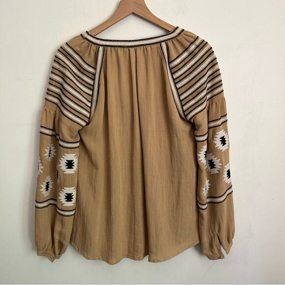 Violet & Grace Embroidered Button Up Top Tan Size M - Picture 9 of 9